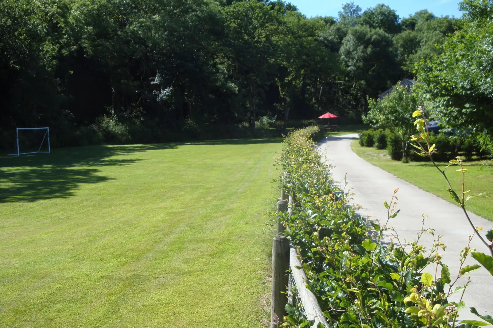 Giles 4pax-Gardens summer