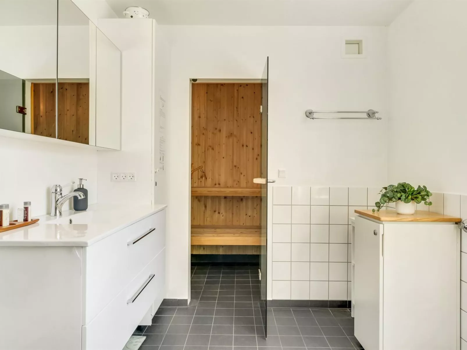 "Rebana" - 30m from the sea - Drinnen