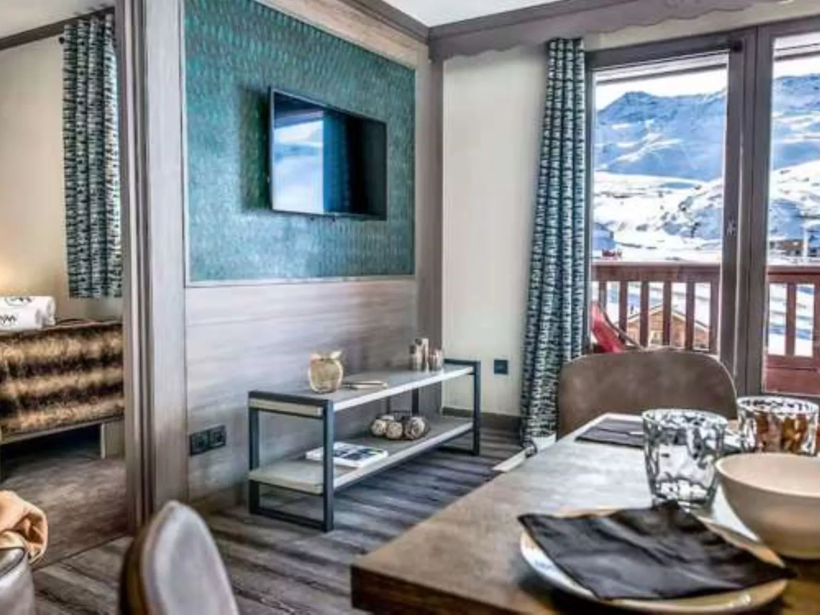 Village Montana-Inside