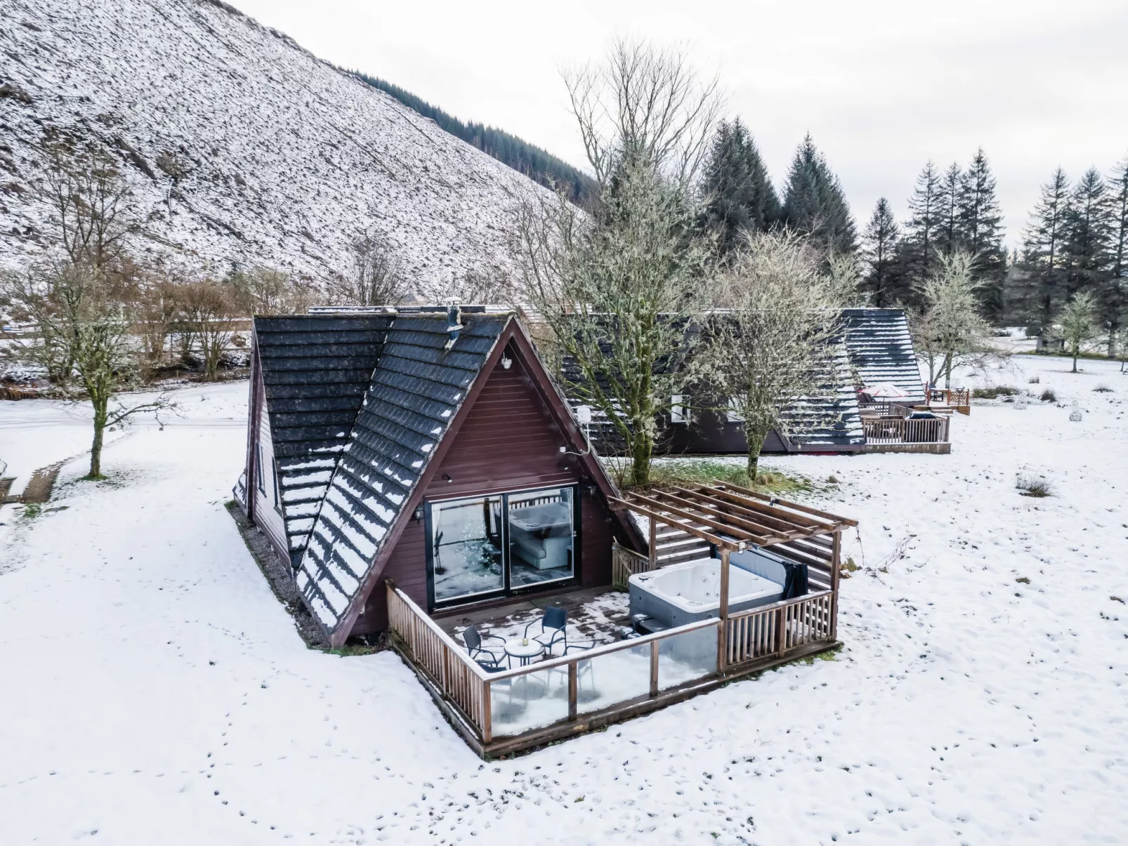 Lothlorien Lodge 4-Outside