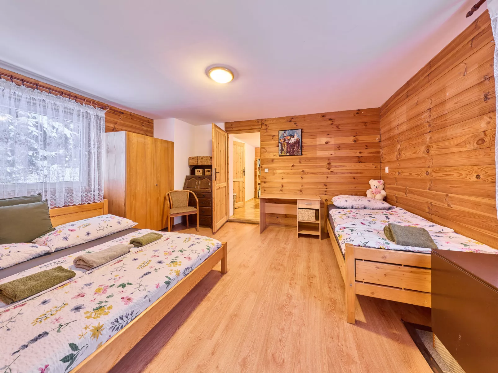 Chaloupka U lesa-Drinnen