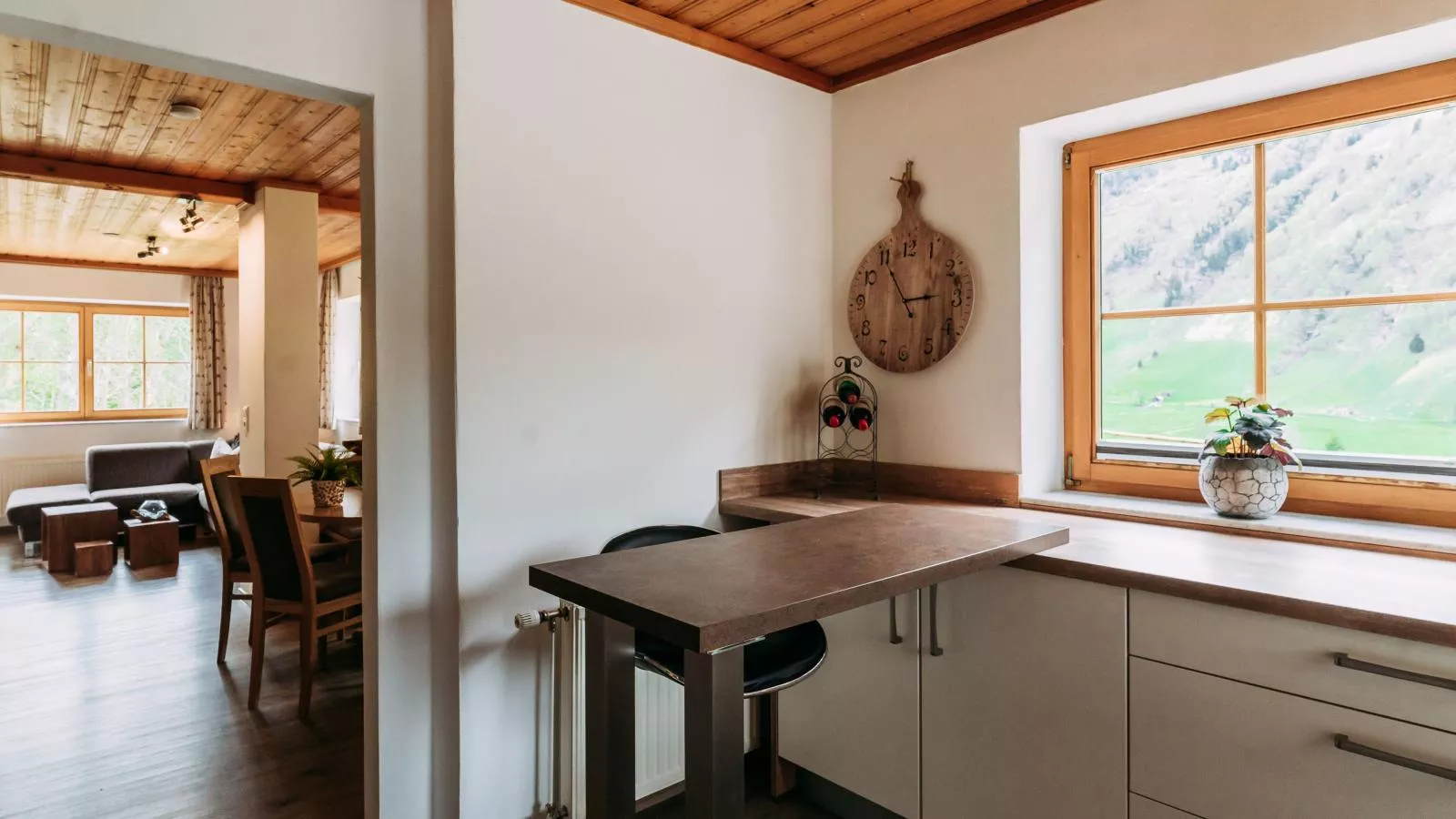 Barney M-Dining room