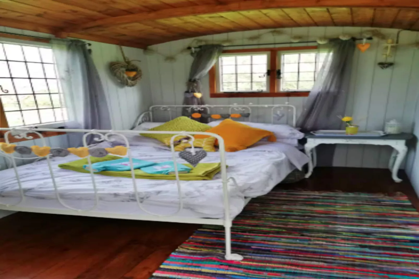 Shepherd's Hut at Hilltop Farm-Bedroom