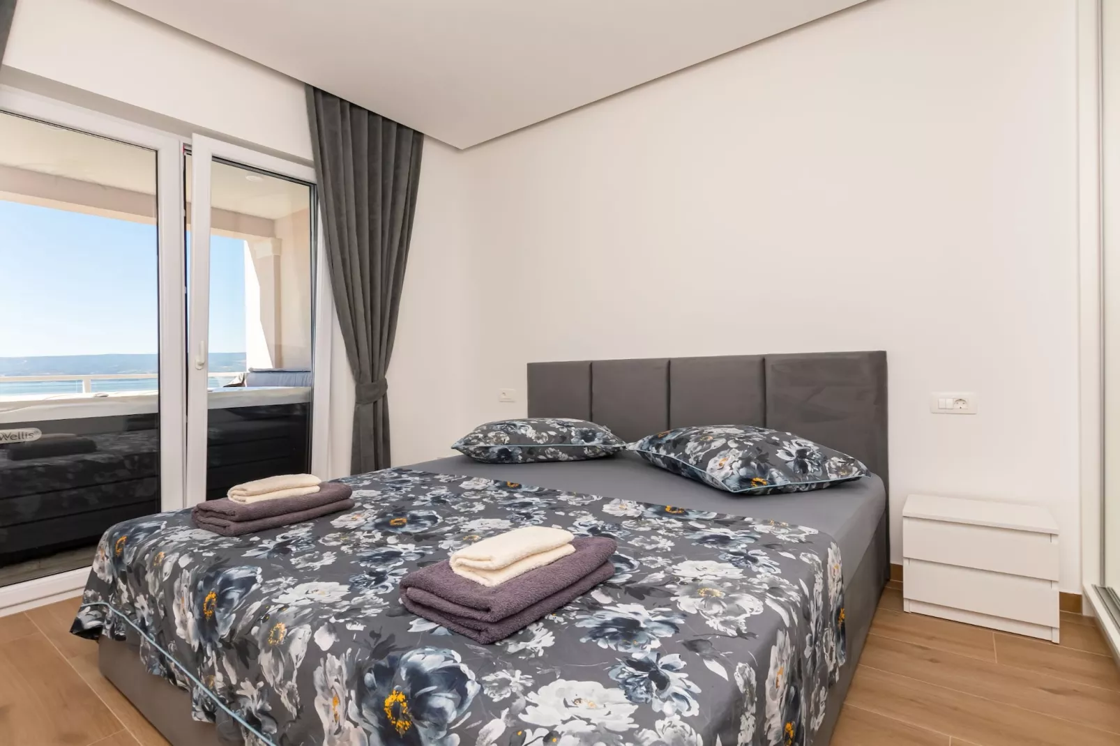 Apartments Hope (Dugi Rat) - Three-Bedroom Apartment with Jacuzzi  (Stanko) - Bedroom