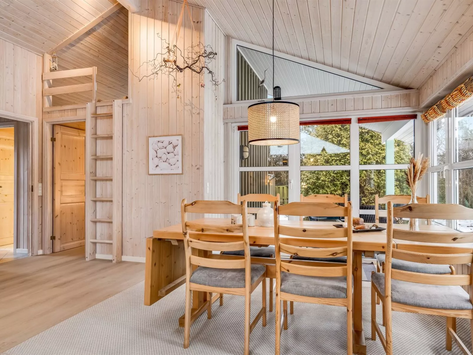 "Henne" -  from the sea-Drinnen