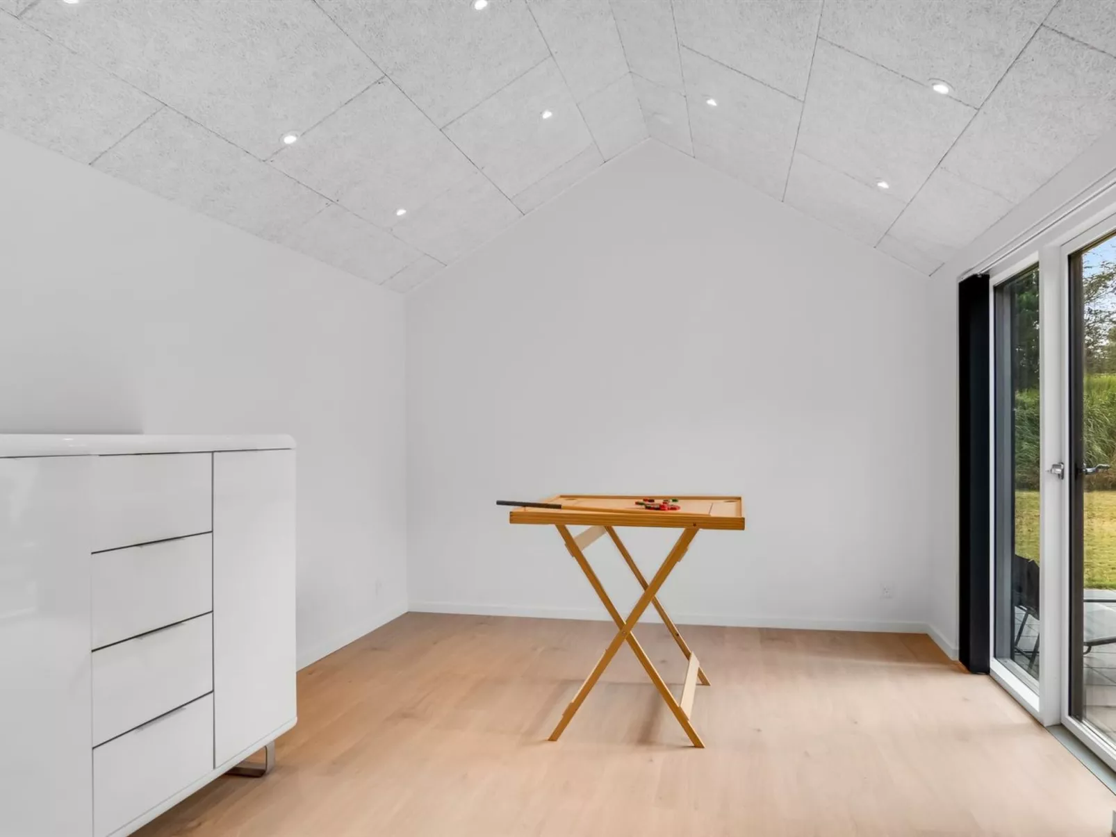 "Abiorn" -  from the sea-Drinnen