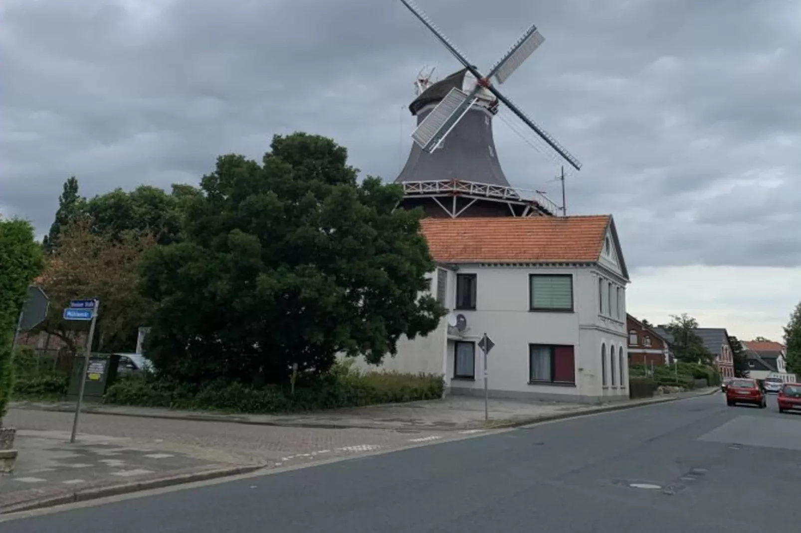 345716 - Exterior in summer