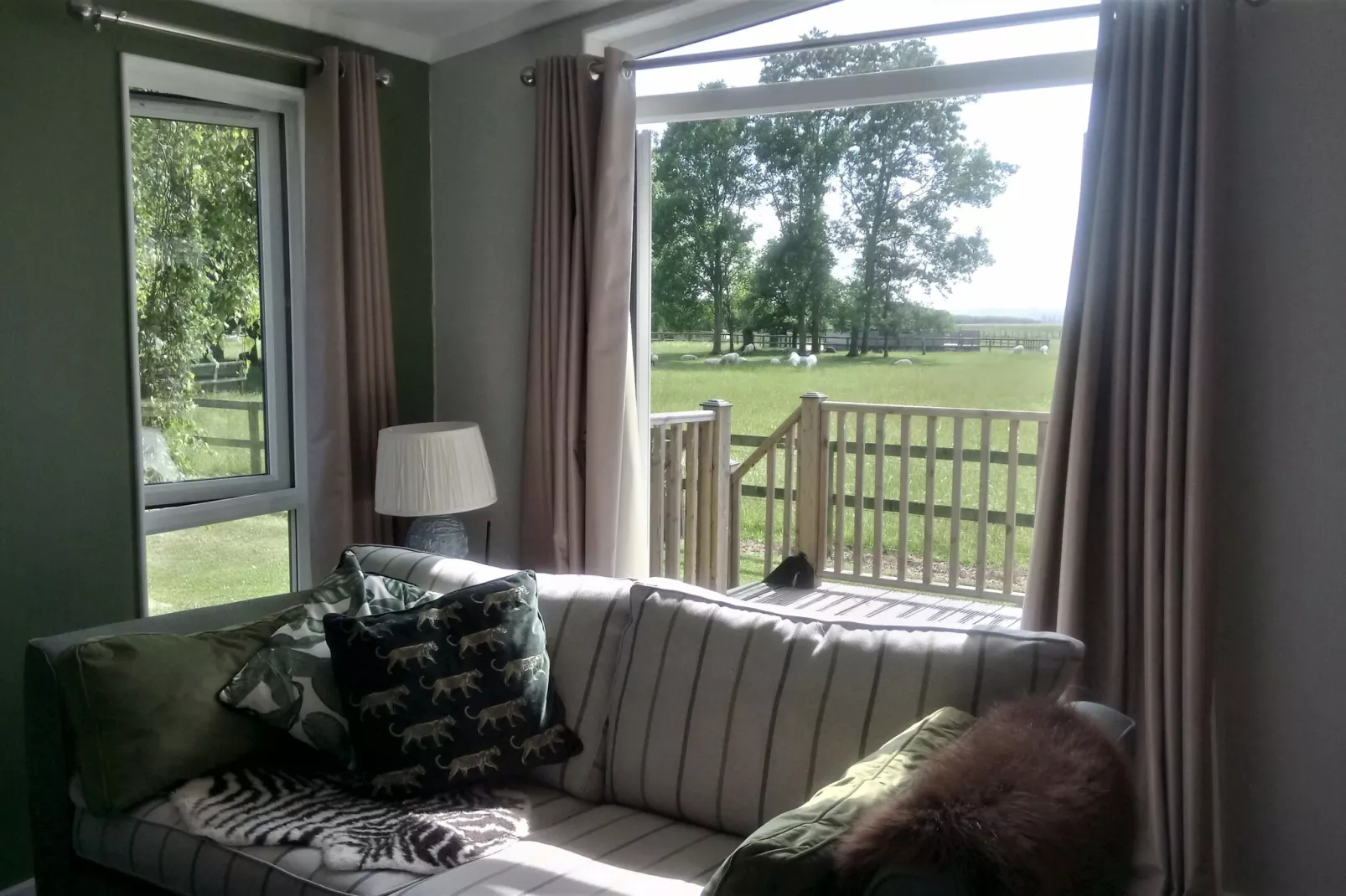New Puddledock-Living room