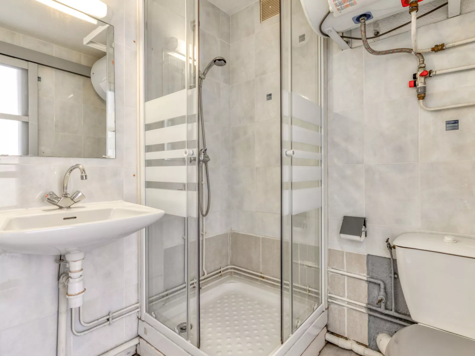 Les 4 Soleils AB-Drinnen