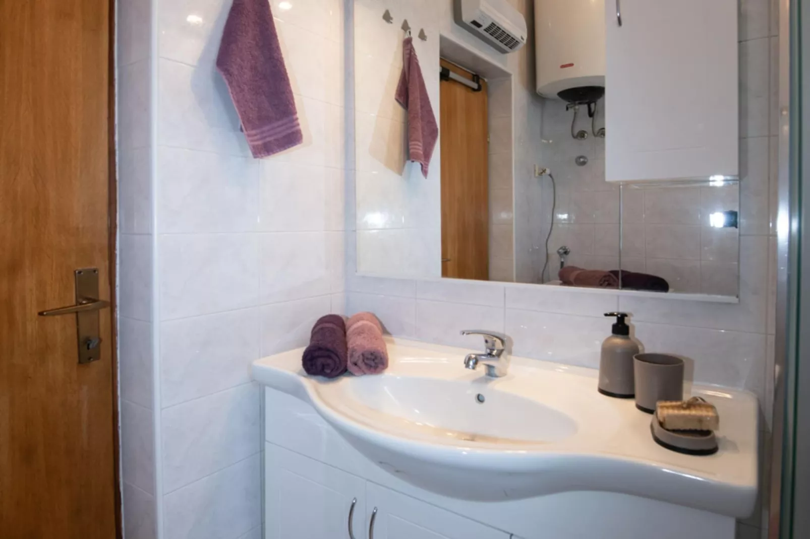 Apartments Mirjana IKA - One Bedroom Apartment With Balcony And Sea View (A2) - Bathroom