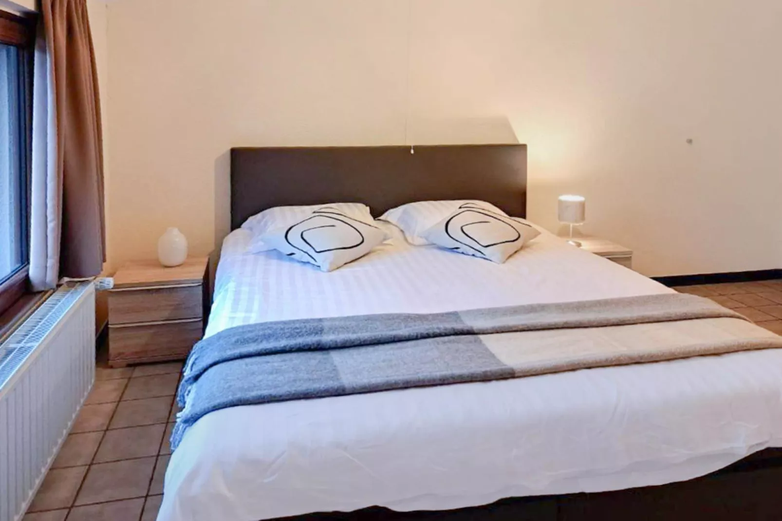 Au Coeur d'Alle - Double Room with Large Double Bed-Schlafzimmer
