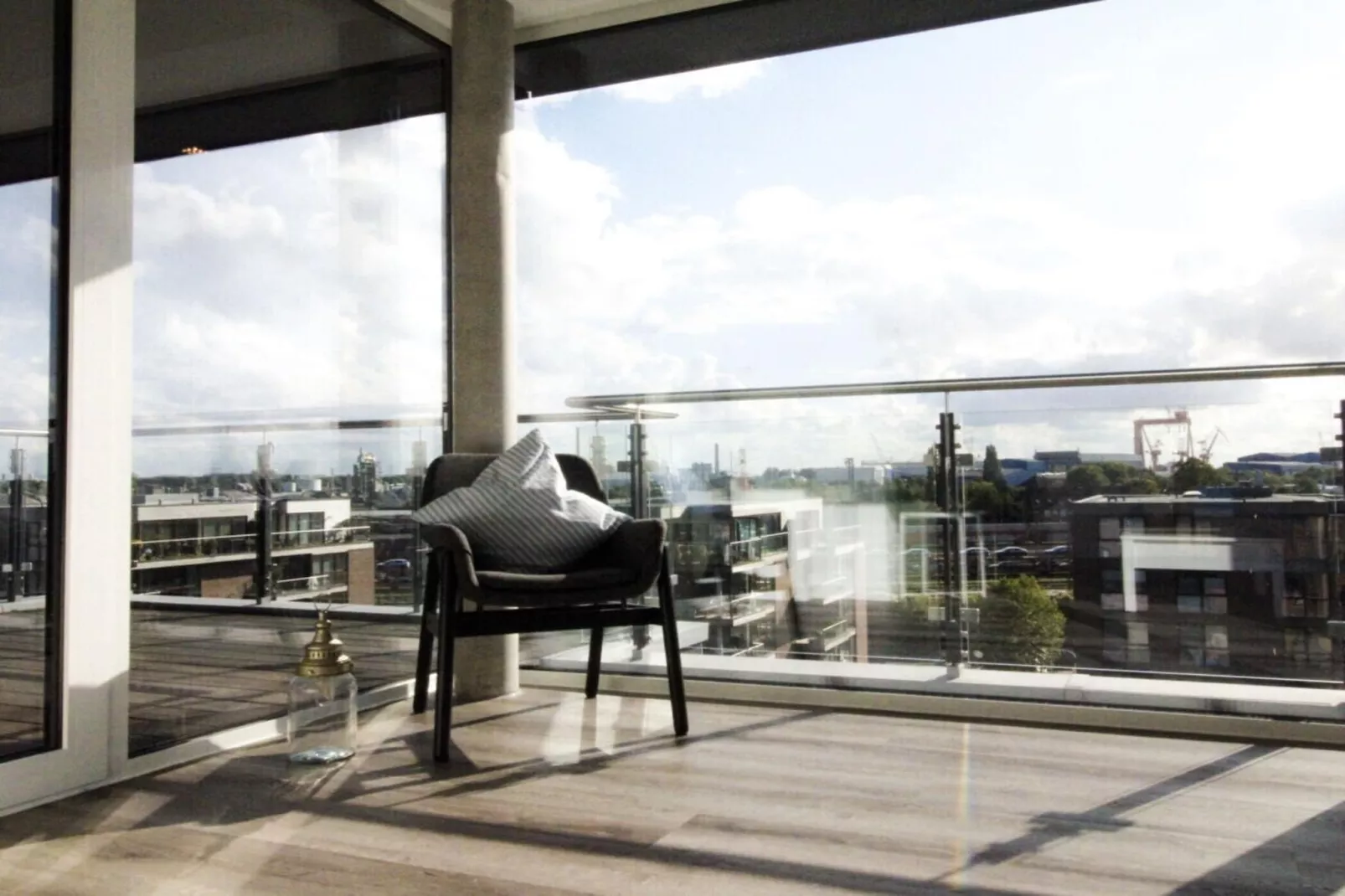 637753 - Terrace balcony