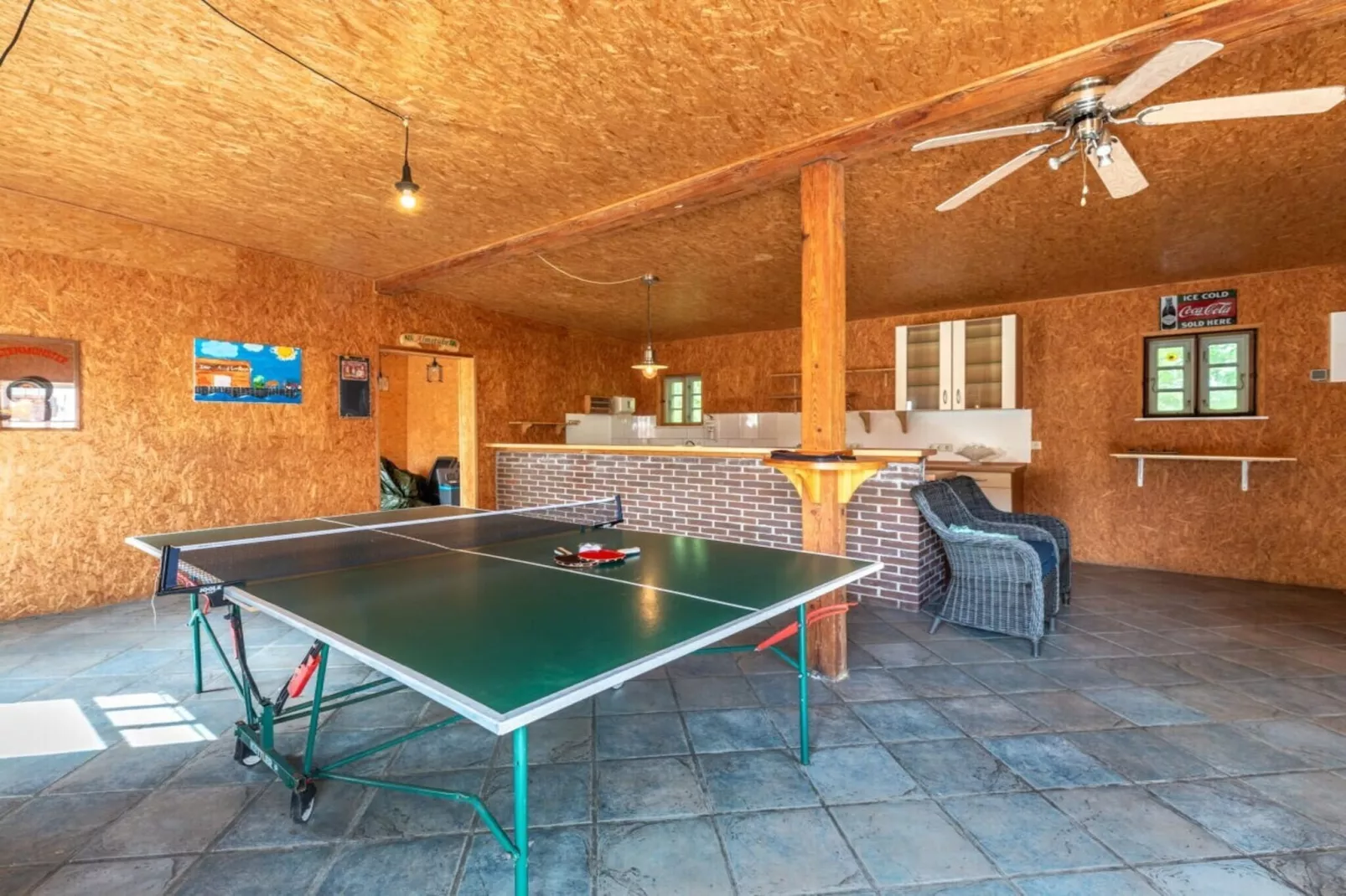 612329-Recreation room