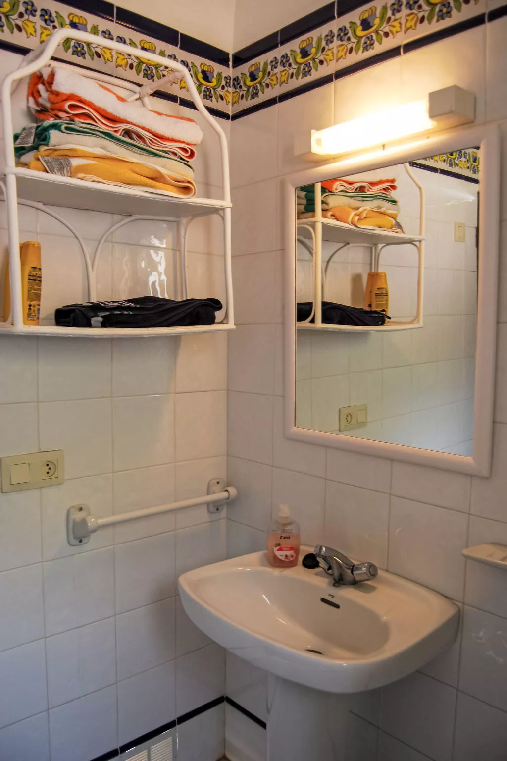 Ferienvilla, Seeblick, privater Pool und Parkplatz - Dedans