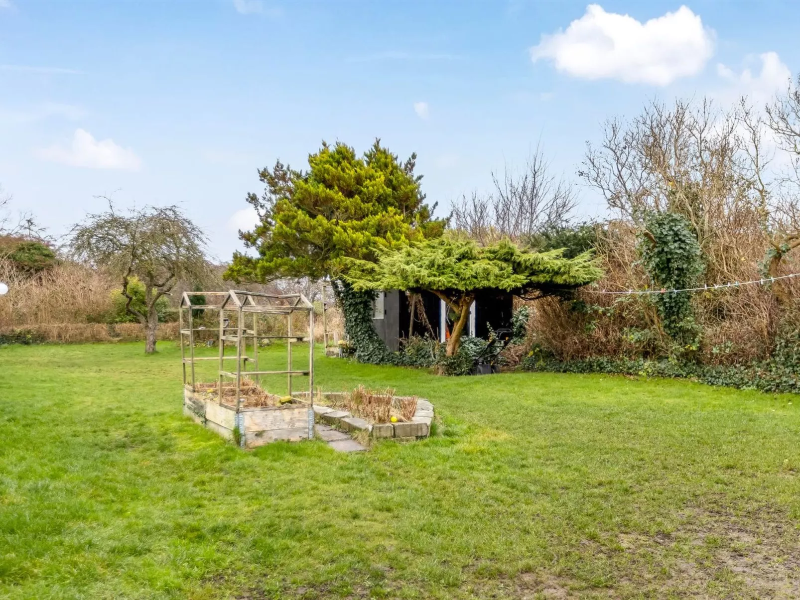 "Yorik" - 1.6km from the sea-Outside