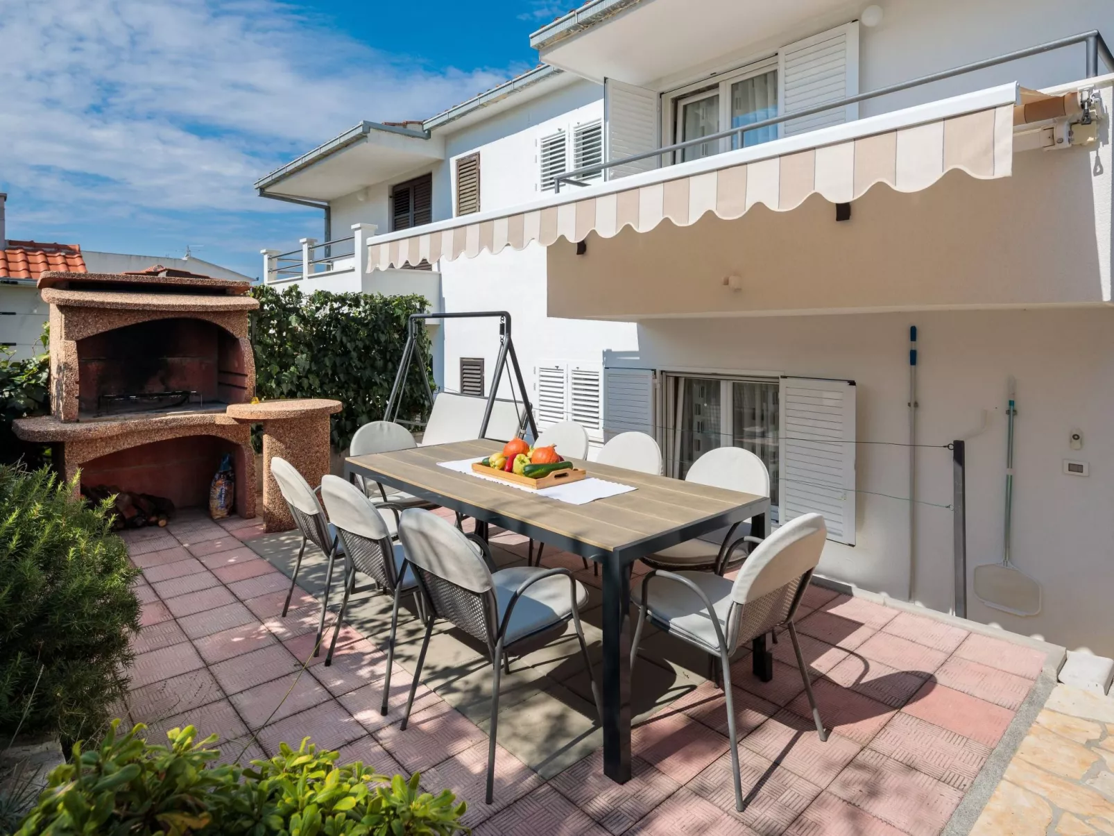 "Villa Silvio" mit Blick auf das Wasser-Dehors