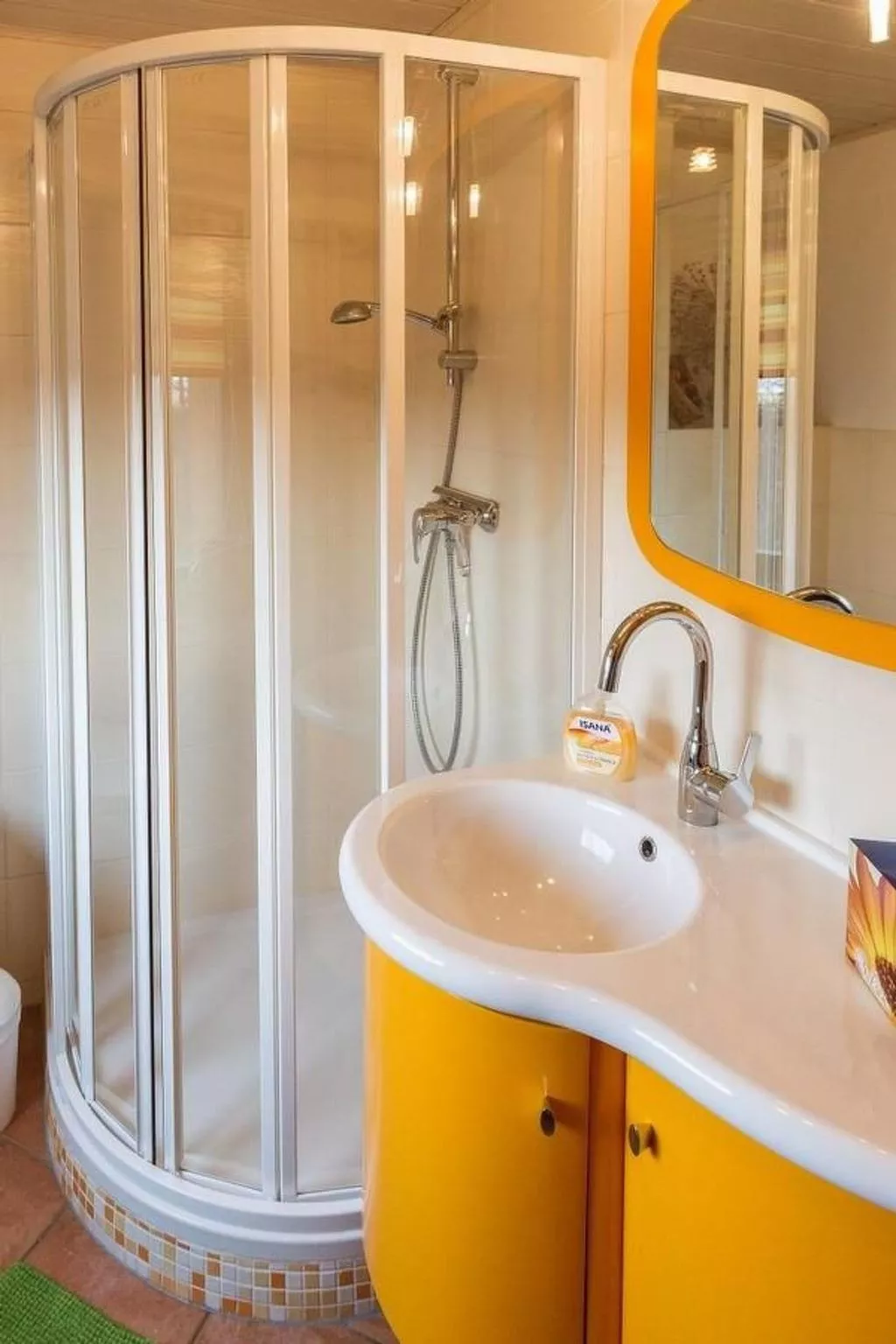 Mit Fasssauna-Dedans