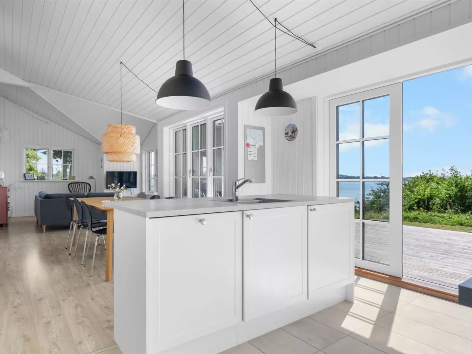 "Edvardsine" - 40m from the sea-Drinnen