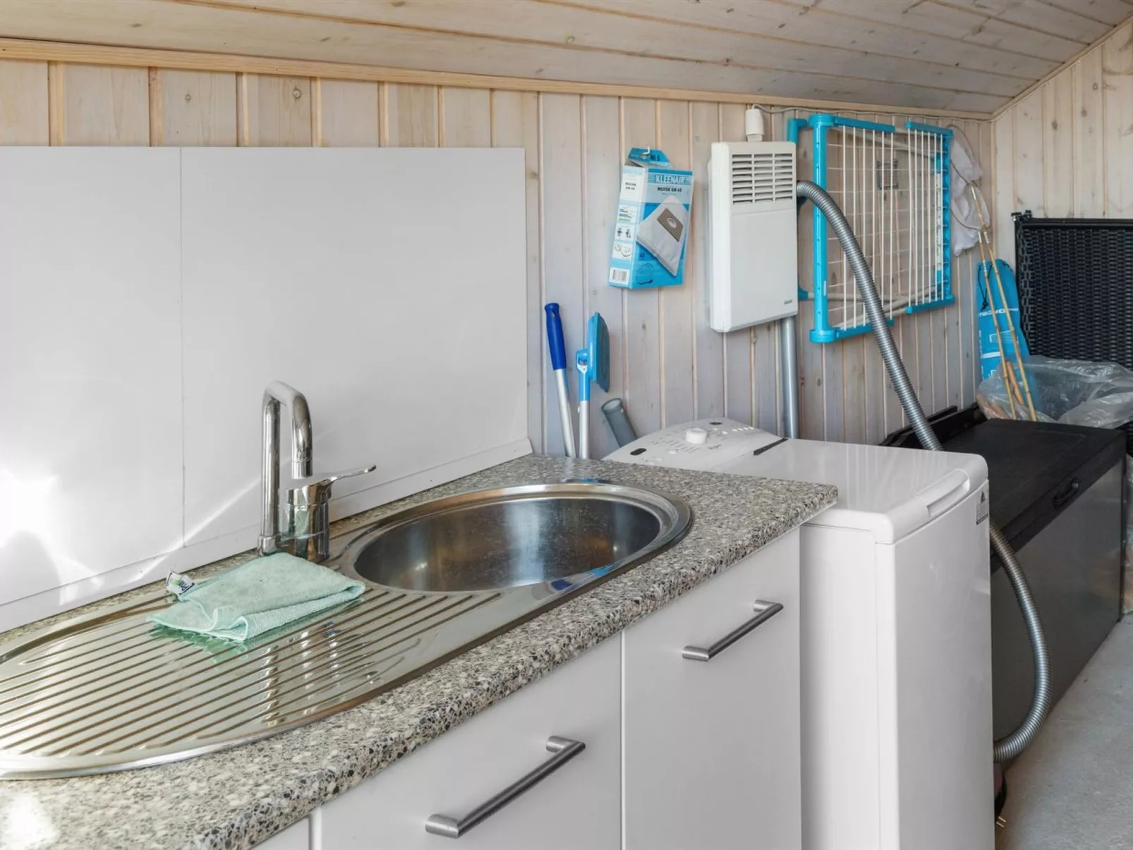 "Allin" - 350m from the sea-Drinnen