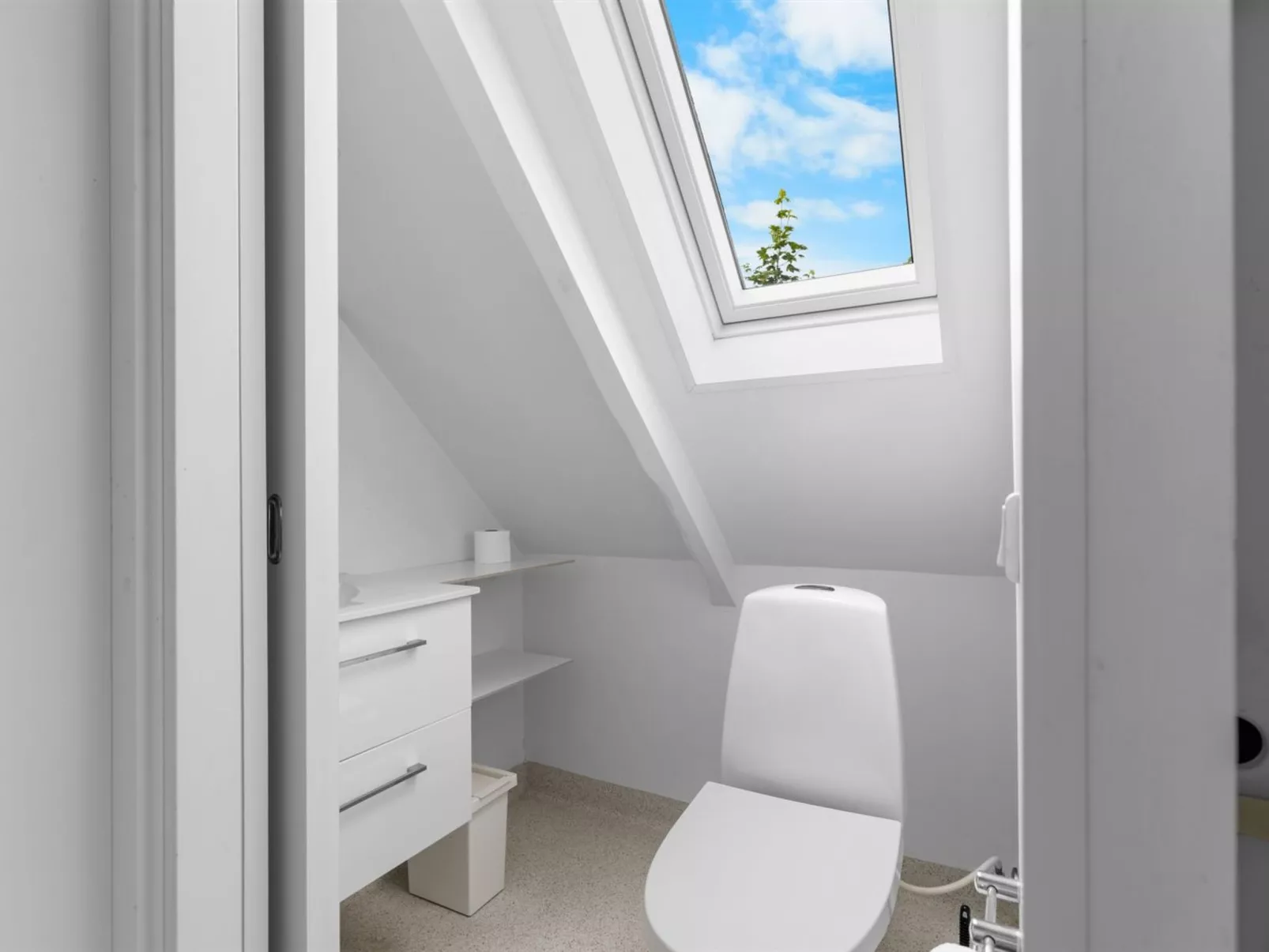 "Yngvy" - 10m from the sea-Drinnen