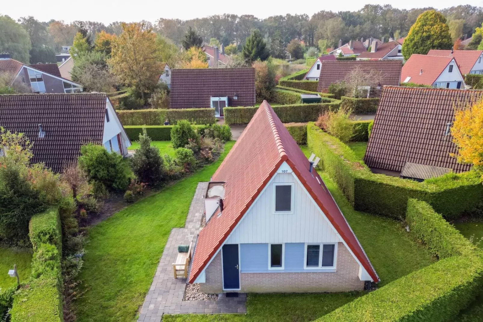 107 | Buizerd | Fijne bungalow met ruime tuin-Exterior in summer