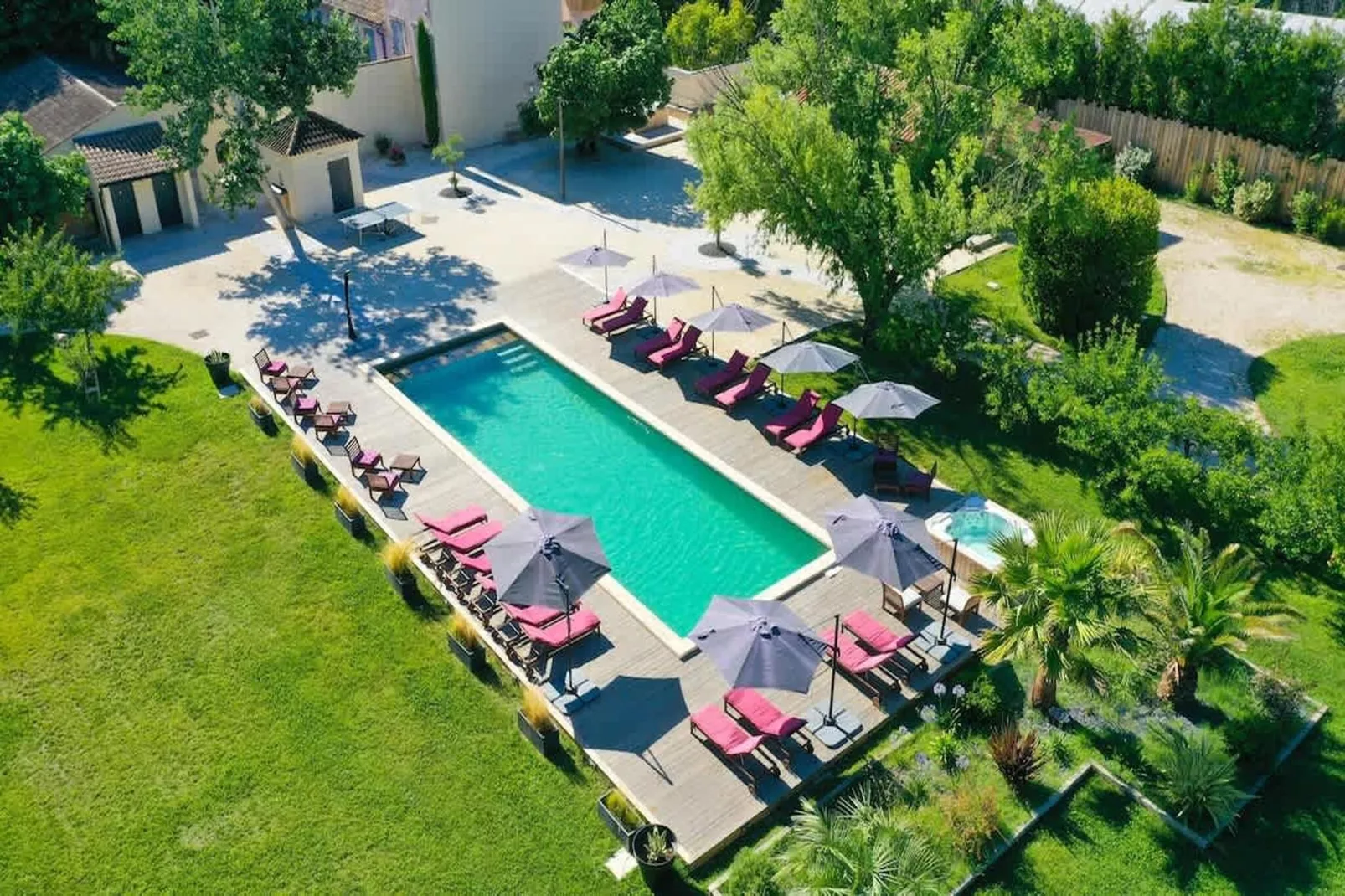 Charmant Mas Provençal avec piscine et jacuzzis-Swimming pool