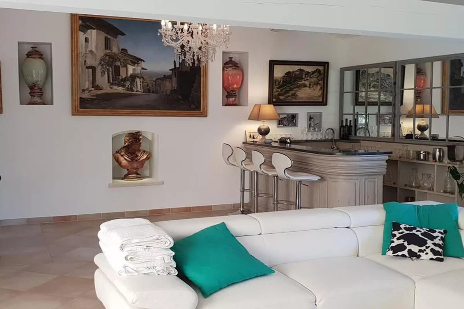 Villa cadre idyllique et reposant avec piscine-Salon