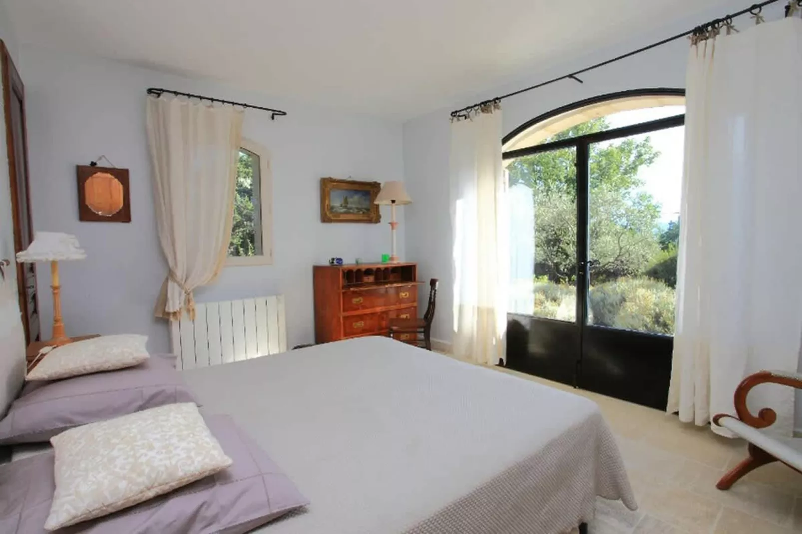 Maison authentique au coeur des garrigues Luberon-Bedroom