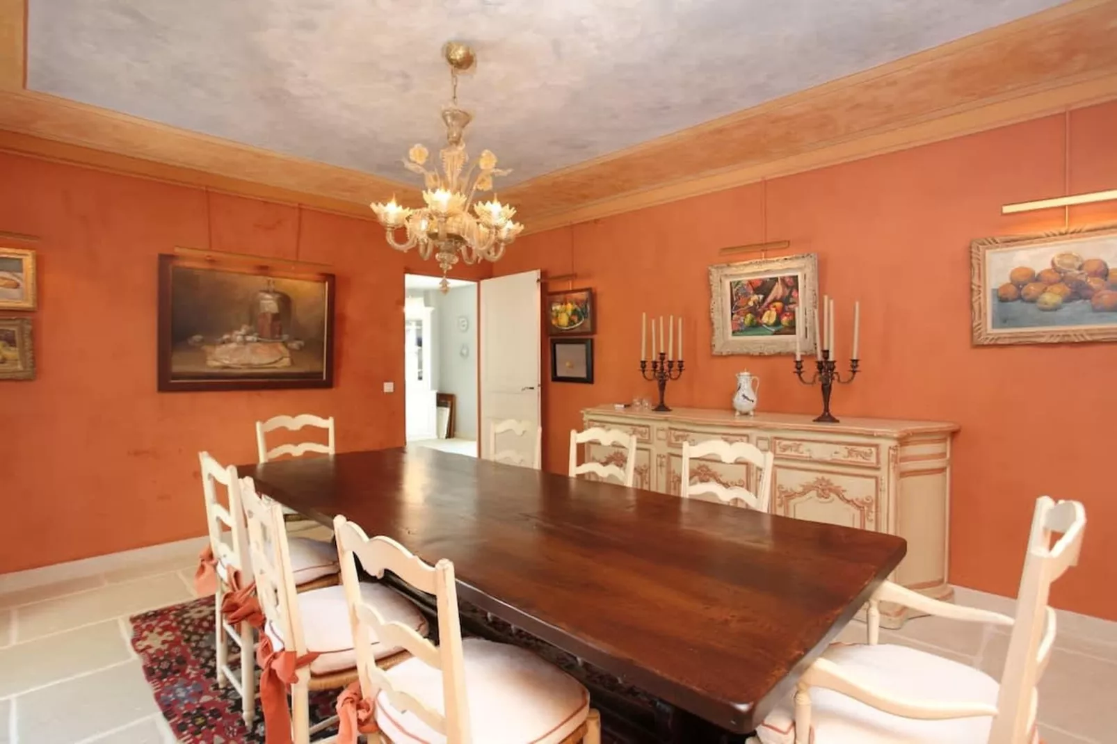 Bastide avec piscine 3 terrasses dans un écrin de verdure-Salle à manger