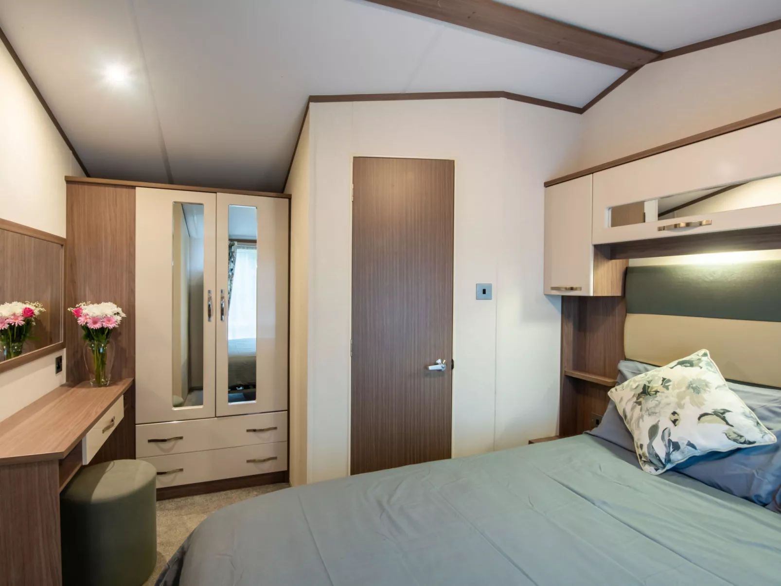 ScottishHighlands.LochNess - Inside