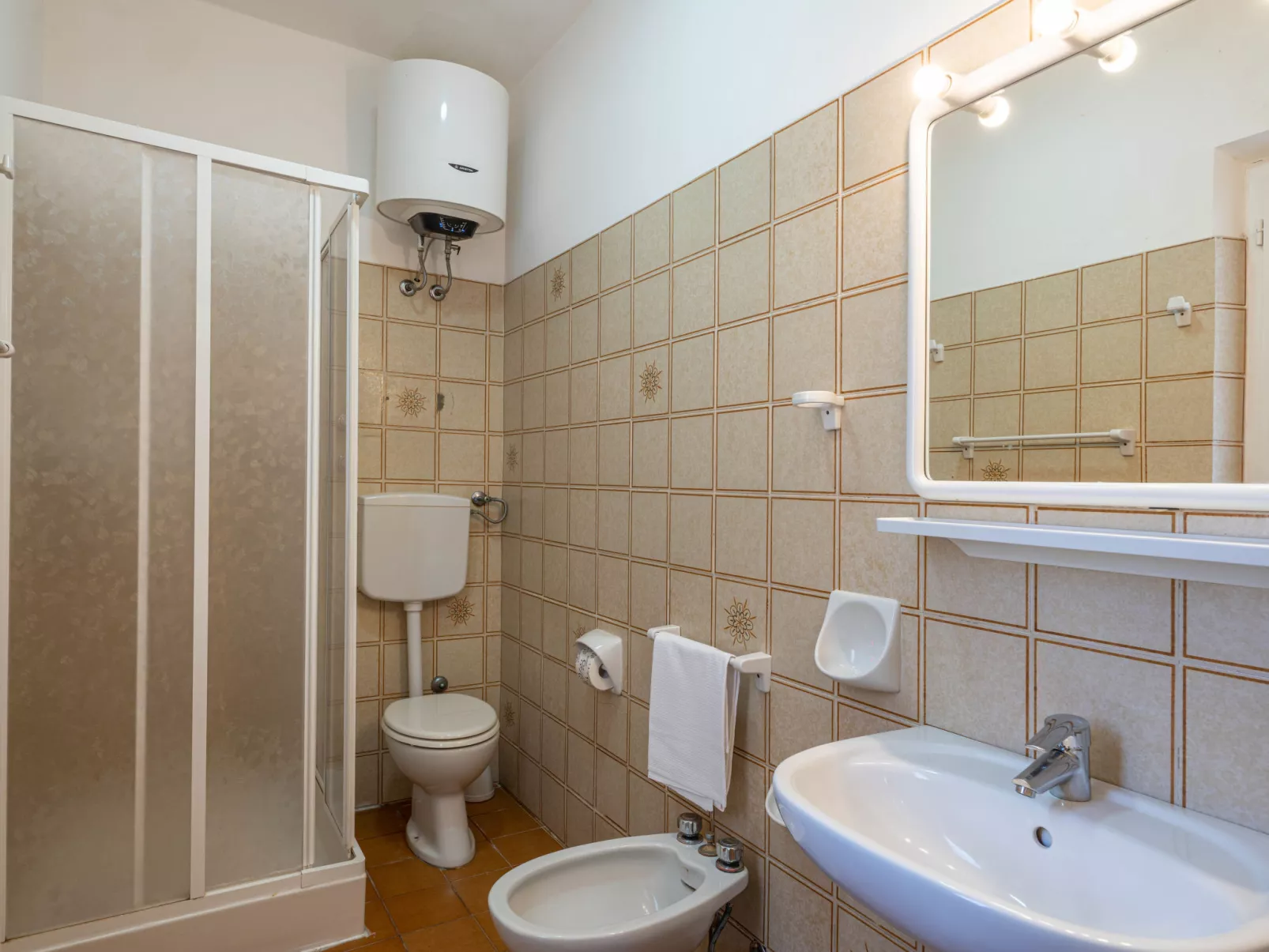 Elbamar Lacona 1 - Drinnen