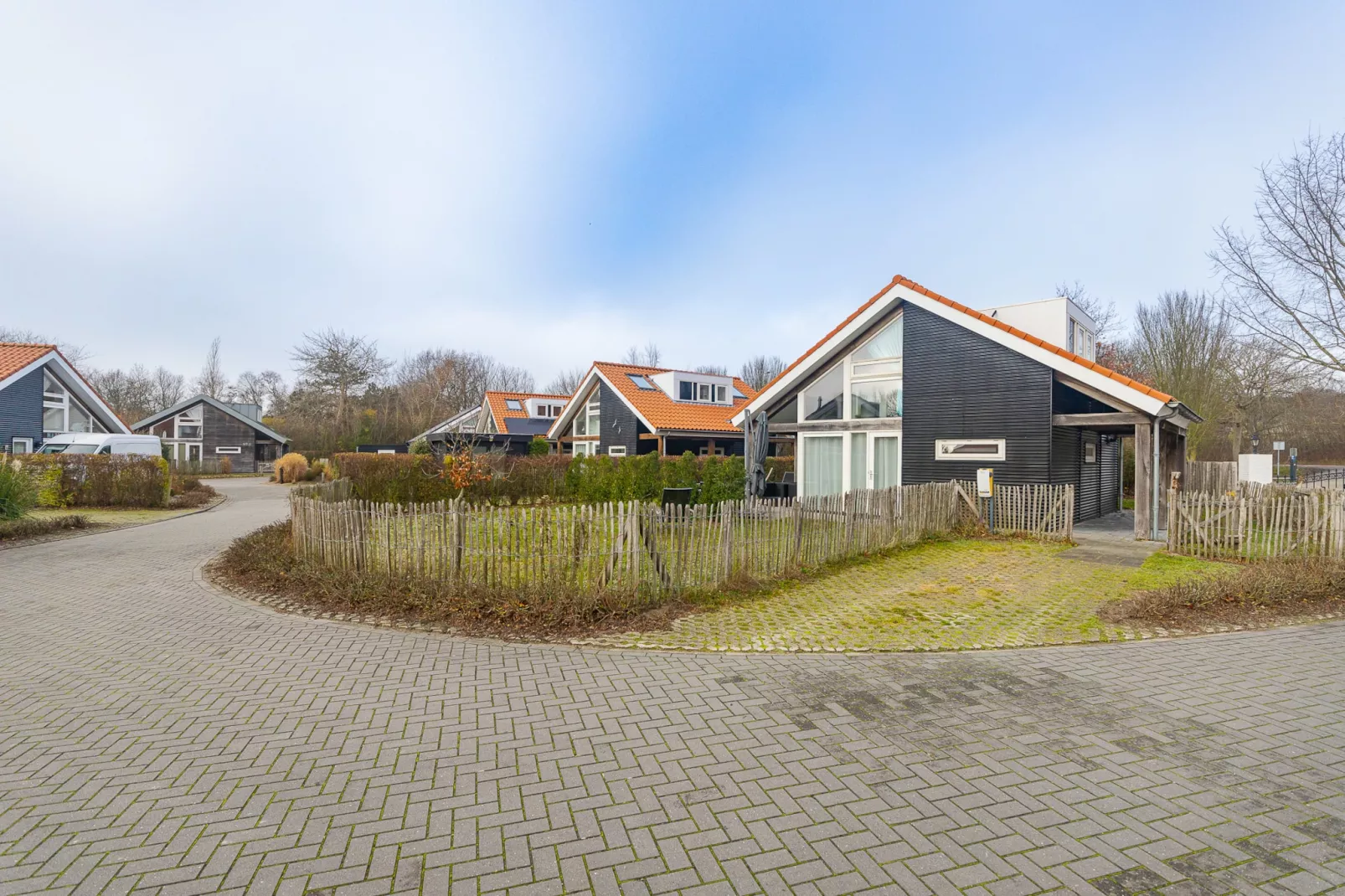 Zonnedorp 1 Solskin Renesse | Beach Holiday in Modern Holiday Home - Exterior in summer