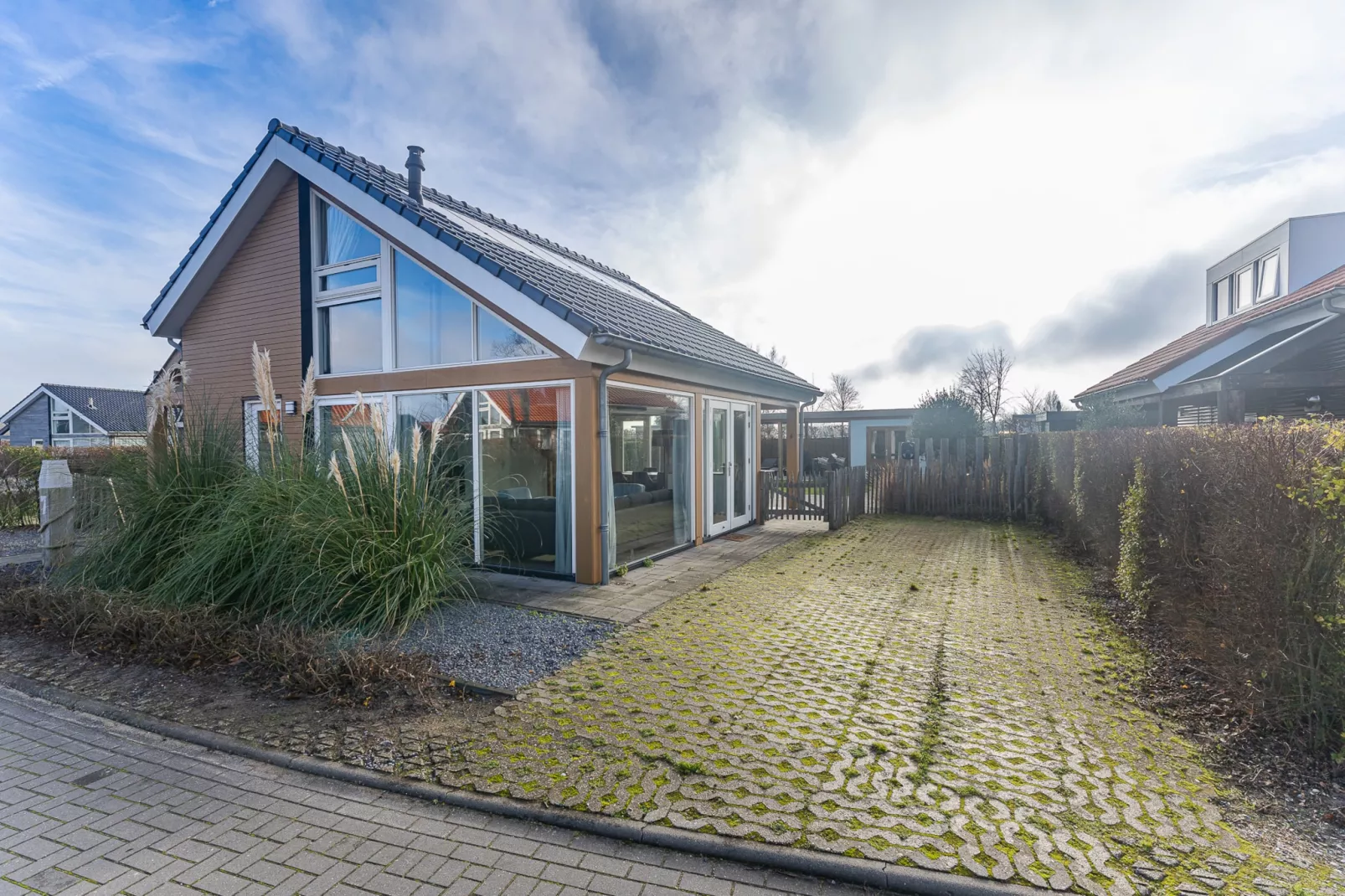 Zonnedorp 7 De Meerpaal in Renesse | Comfortable holiday house close to the beach - Exterior in summer
