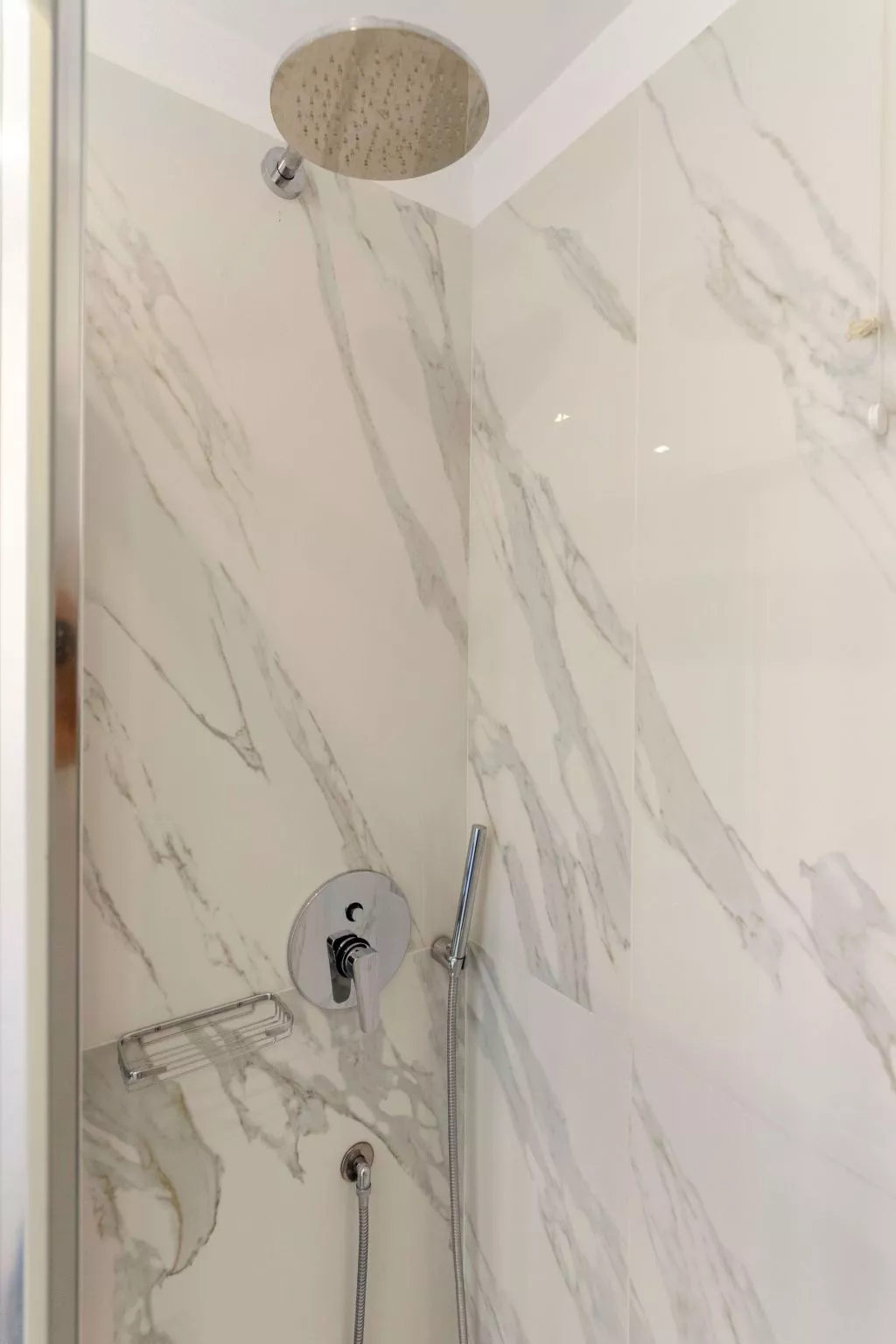 Wohnung mit Meerblick und privater Garage - Image-tags.info