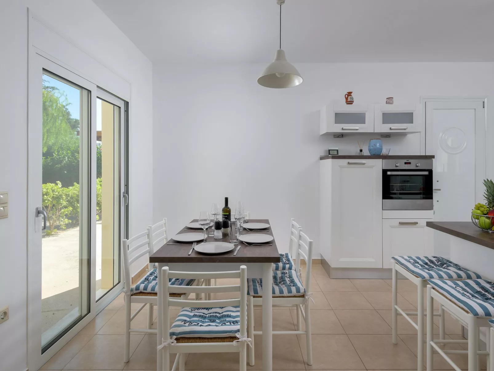 Liebevoll ausgestattetes Haus in ruhiger Lage mit beheiztem Pool und Meerblick - Image-tags.info