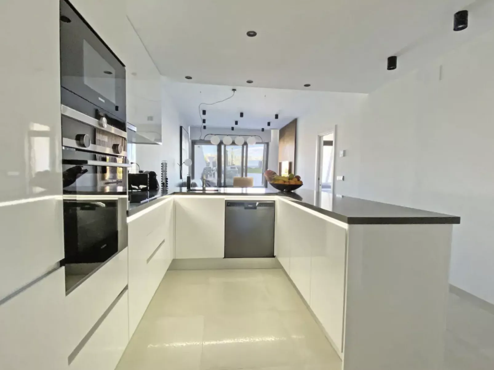 Luxuriöses Apartment mit Pool und Garage am Poniente Beach! - Image-tags.info