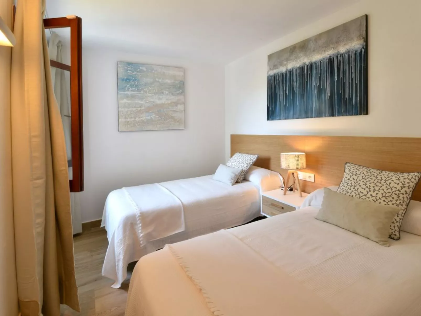 Neu renoviertes, modernes Apartment für 4 Personen, direkt an der Cala Ferrera - Drinnen