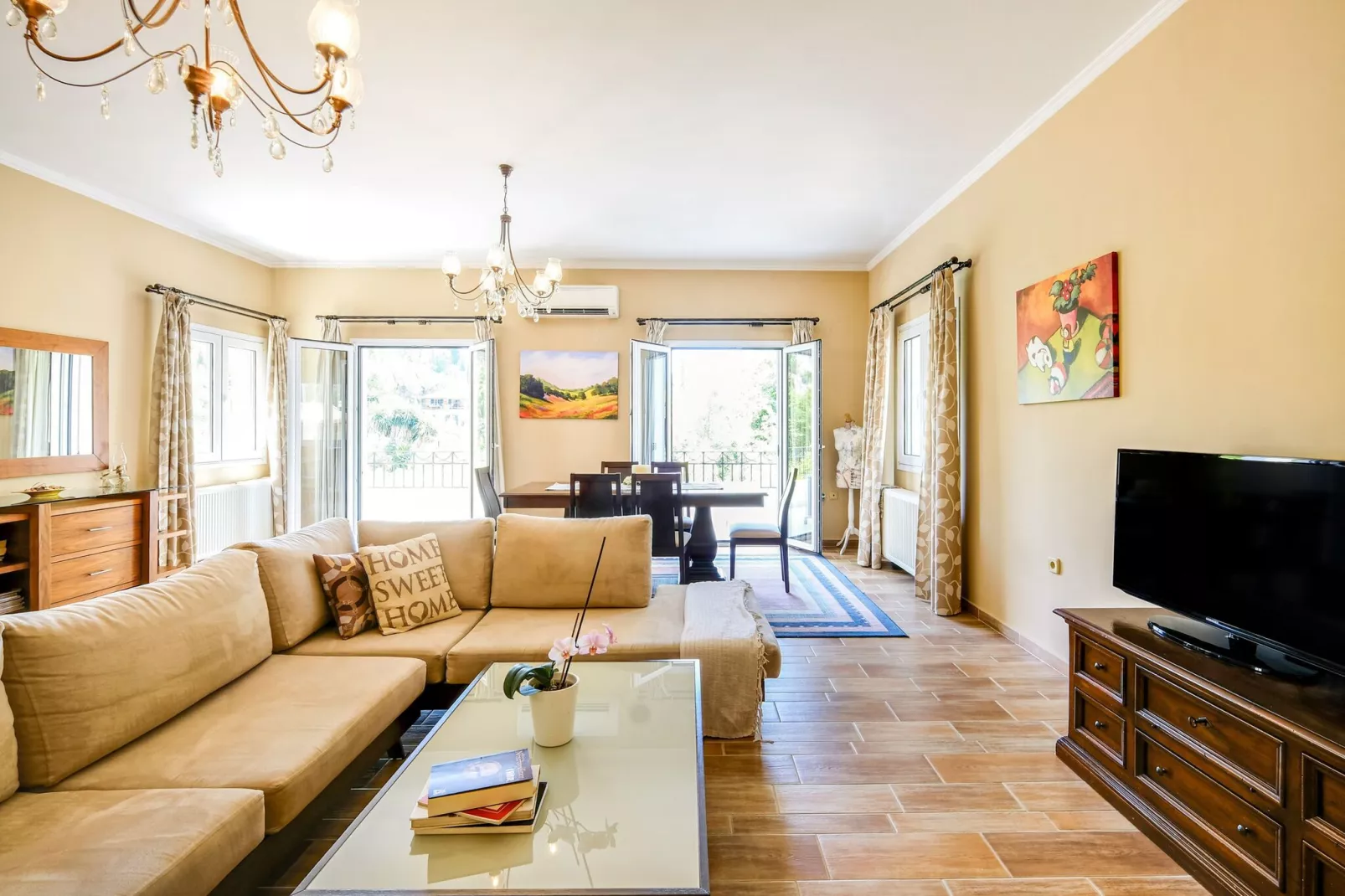 Casa Bianca-Living room