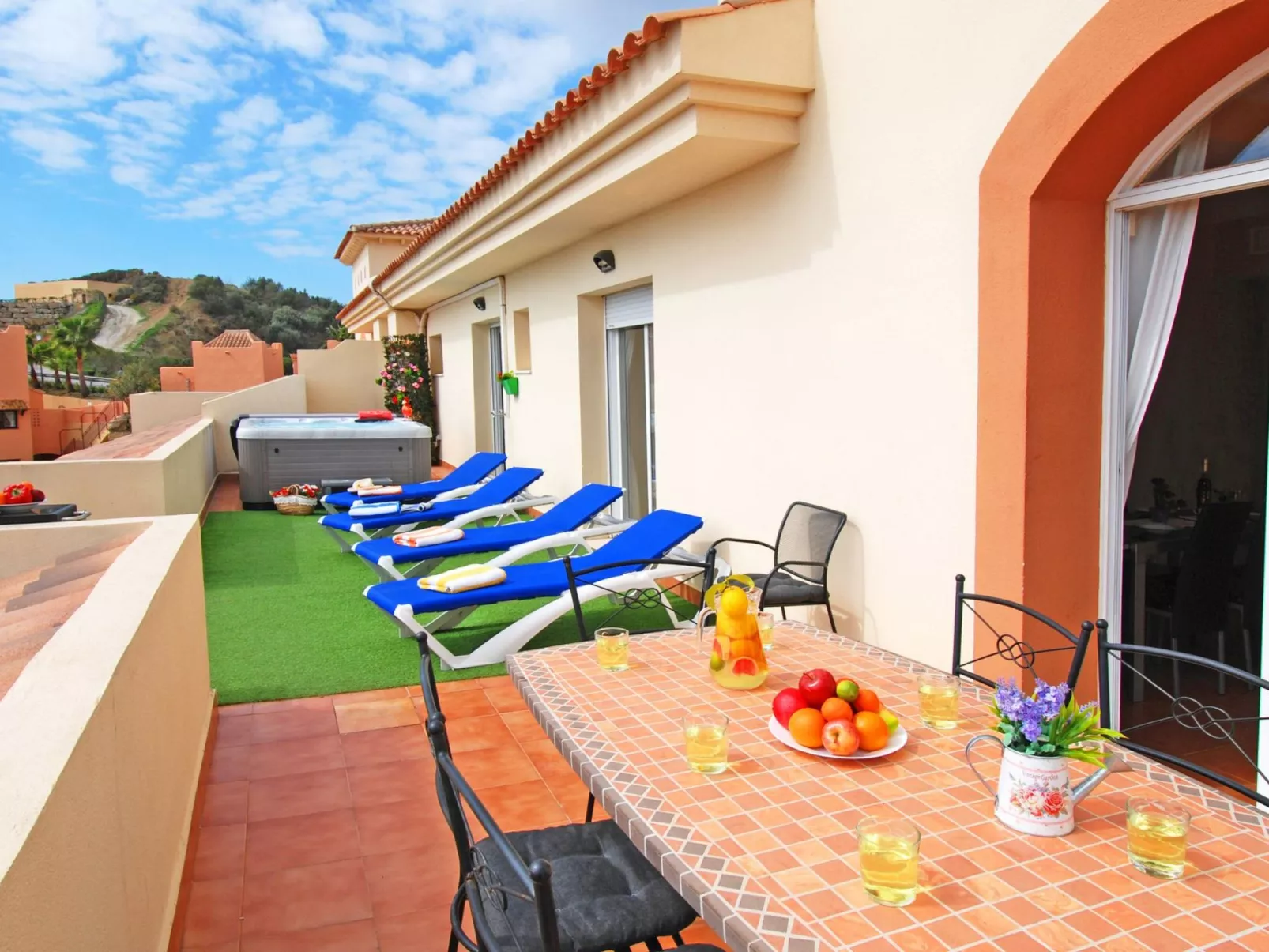 Penthouse, Jacuzzi, Meerblick, BBQ,wifi, AC - Dehors