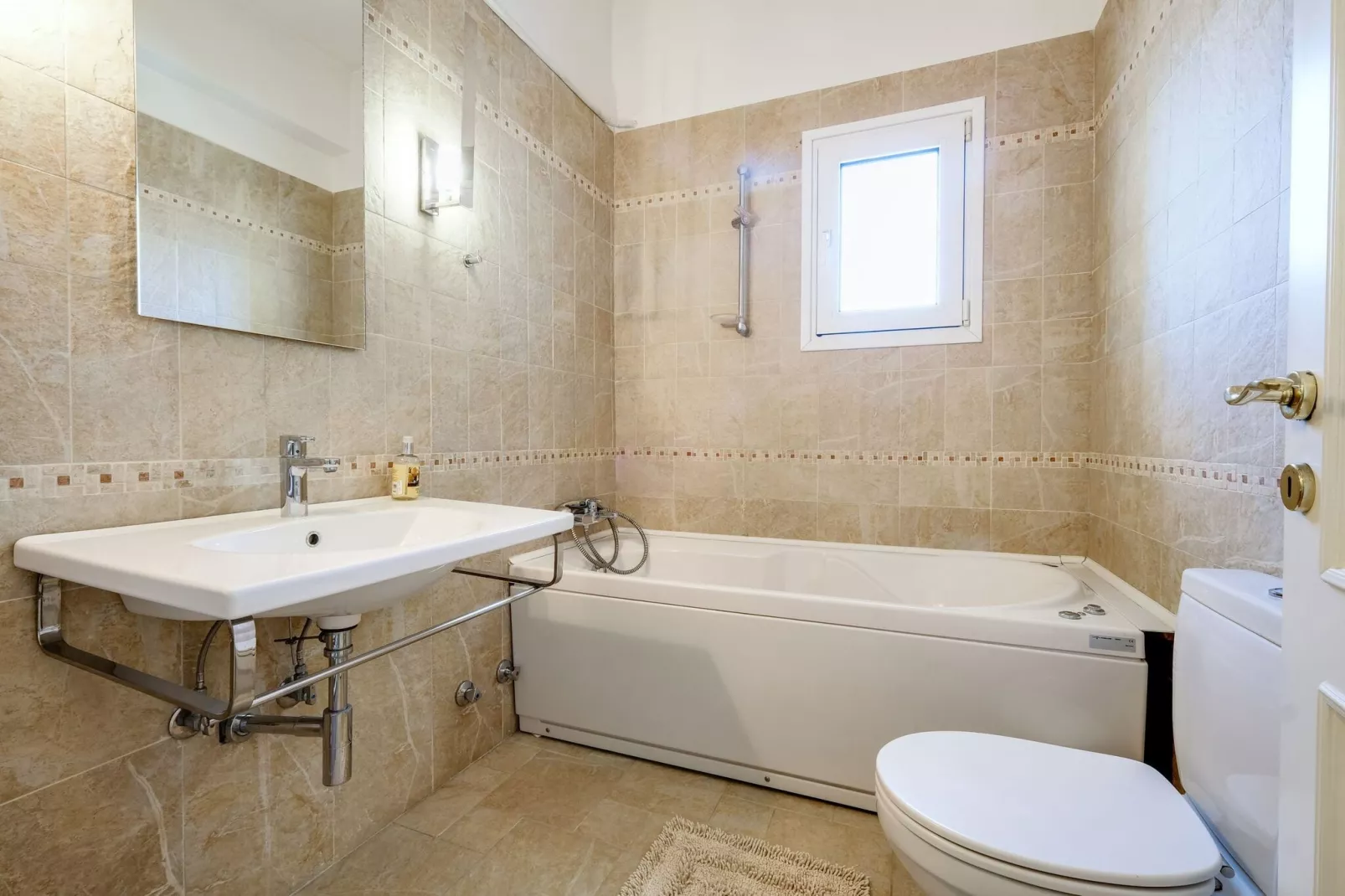 Casa Bianca-Bathroom