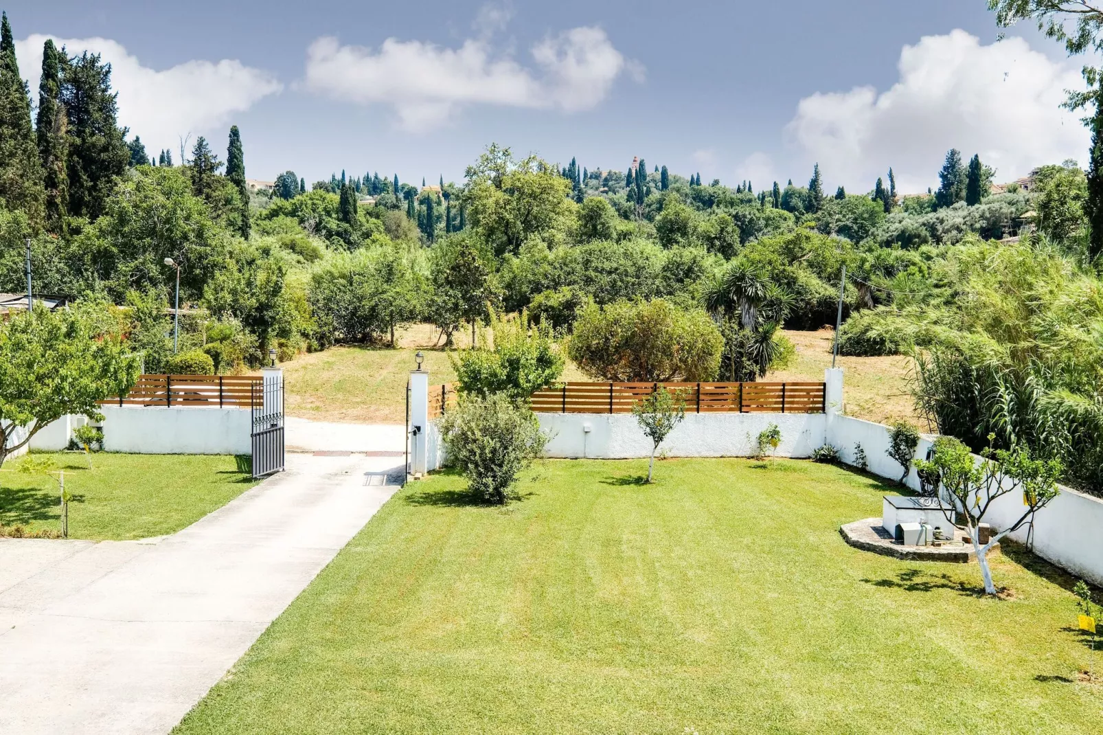 Casa Bianca-Gardens summer