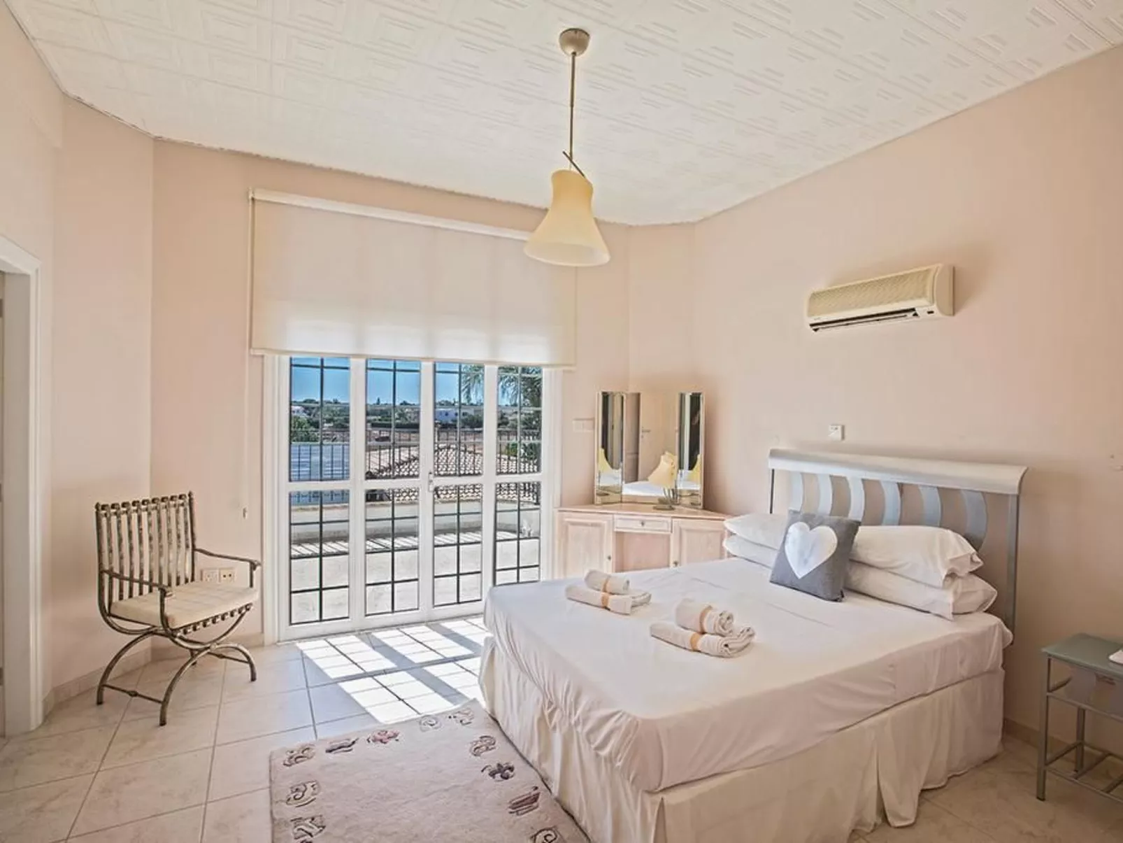 Familienvilla in Paralimni mit spektakulärer Aussicht - Image-tags.info