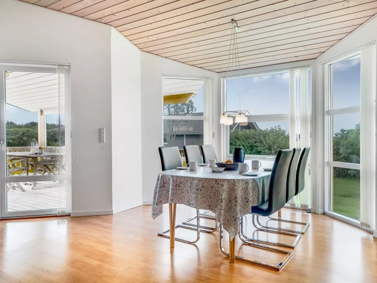 "Elnur" - 200m to the fjord - Dedans