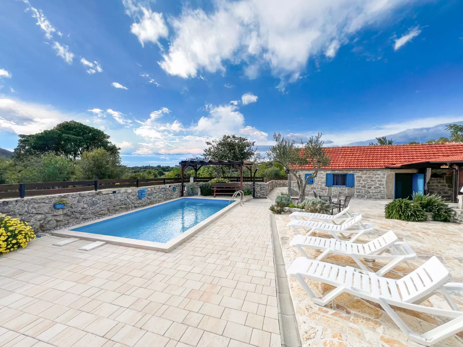 Didini dvori - Outside