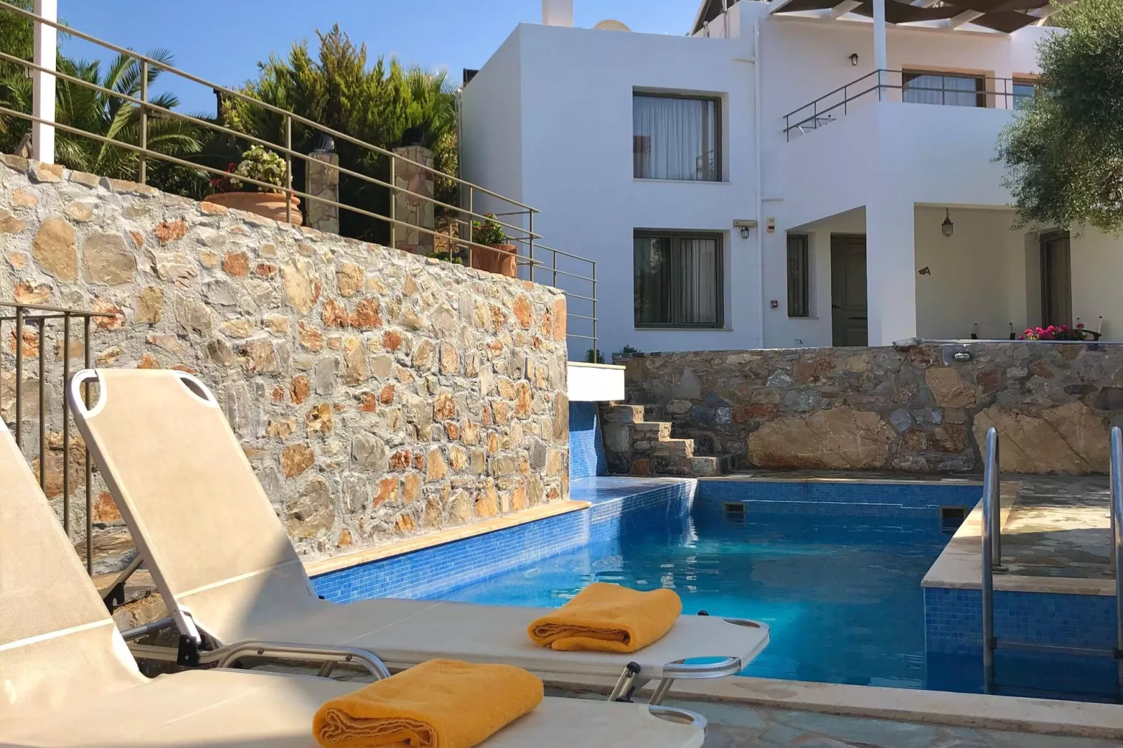 Mourtzanakis Eco Residence Achlada - Villa-Gardens summer
