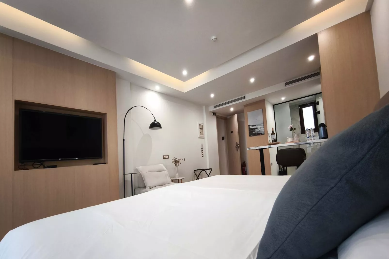 Double Superior Room with Balcony-Bedroom