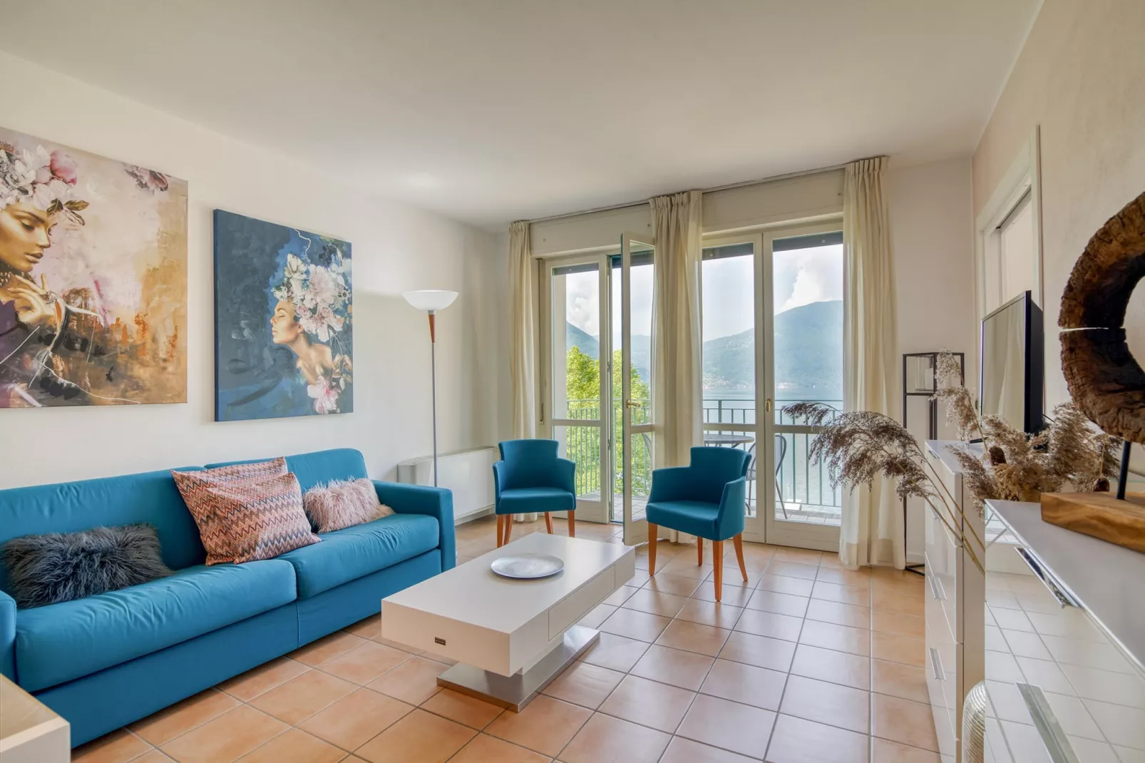 RESIDENCE PORTO LETIZIA - PALACE-2ROOM APT 6 PAX LAKE VIEW DELUXE 8210 - P2LD6 - Living room