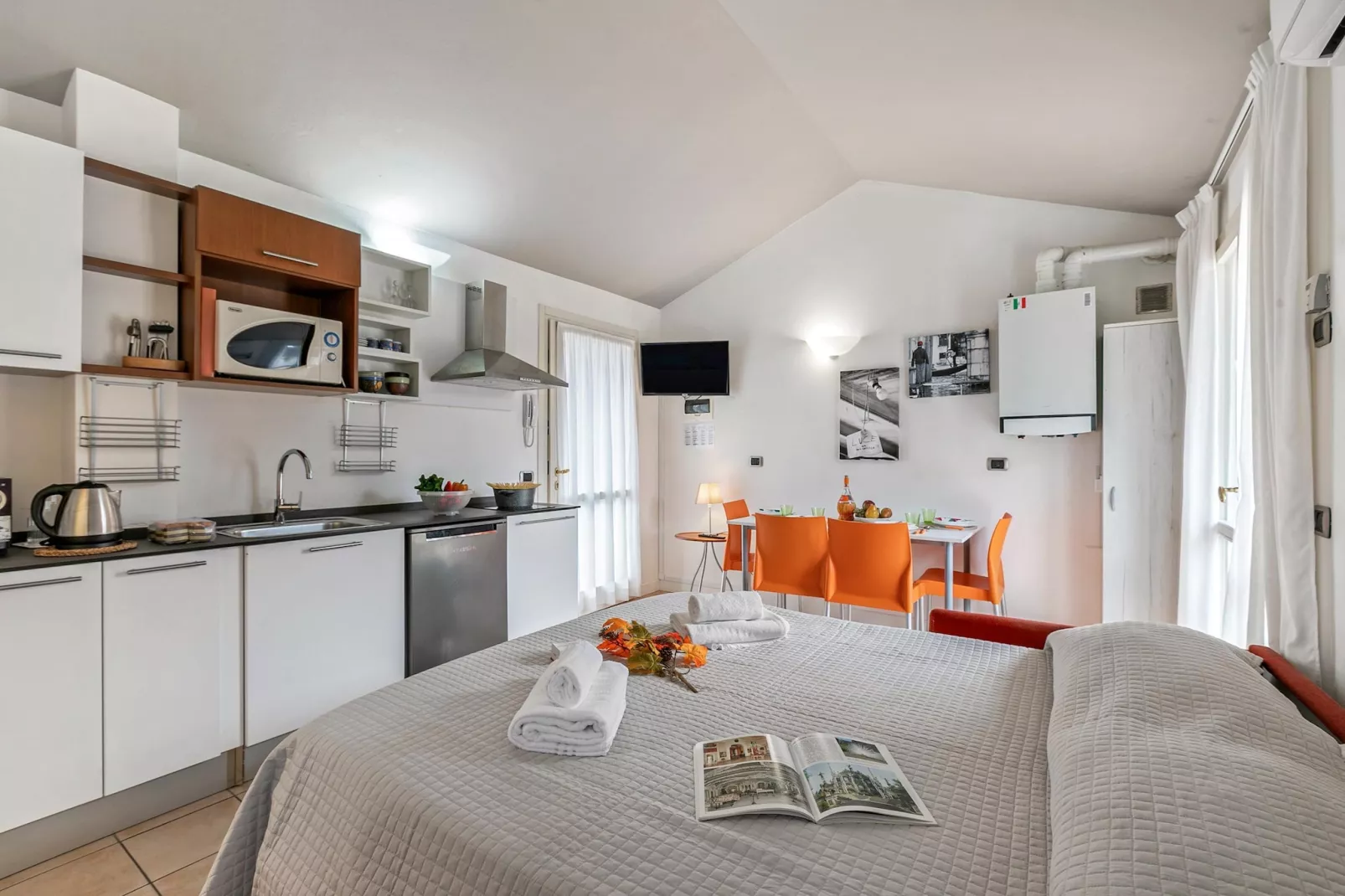 RESIDENCE PORTO LETIZIA - VILLAS-STUDIO 4 PAX VISTA LAGO DELUXE 8214 - VSLD4 - Living room