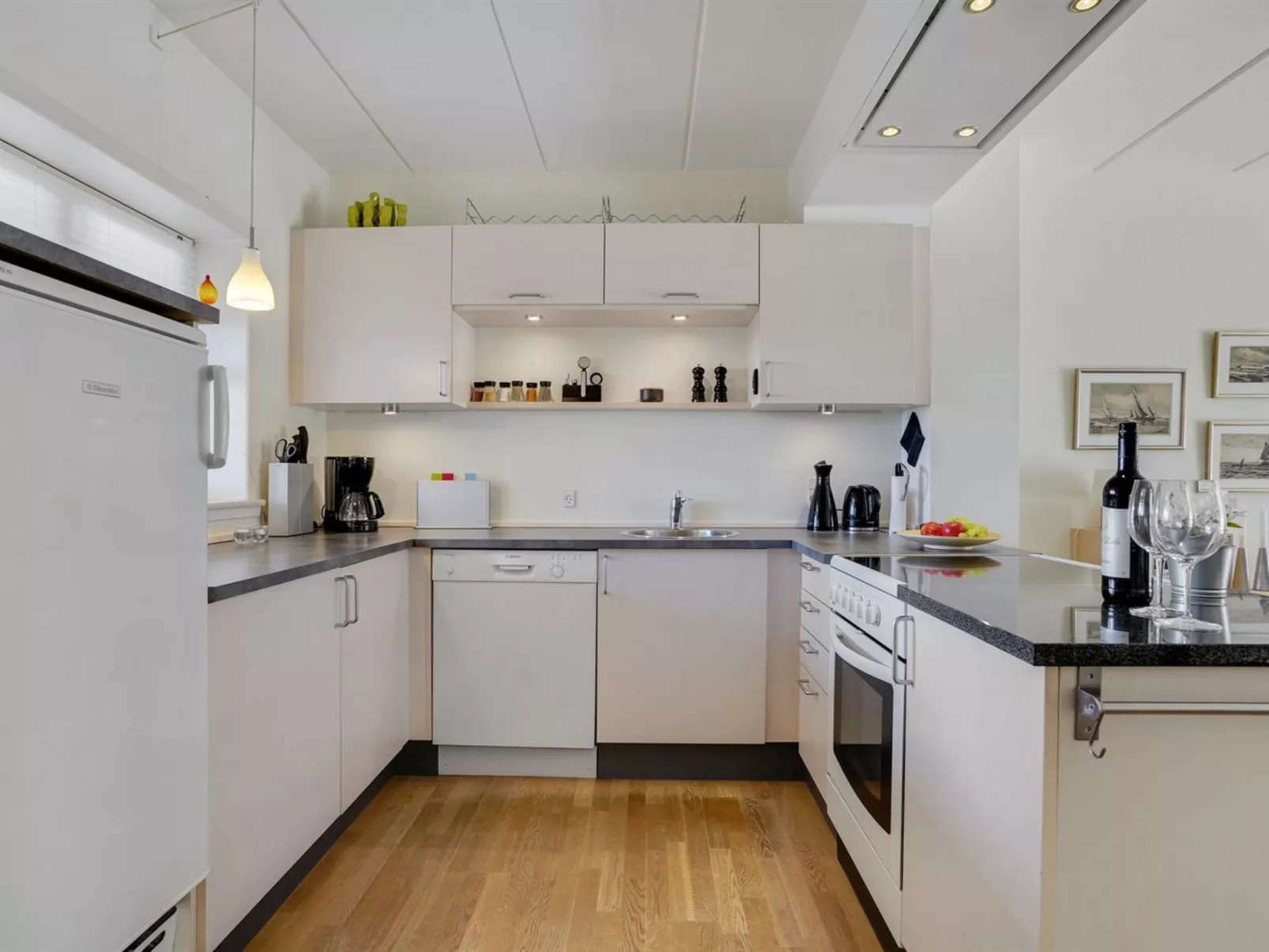 "Shana" - 800m from the sea-Drinnen