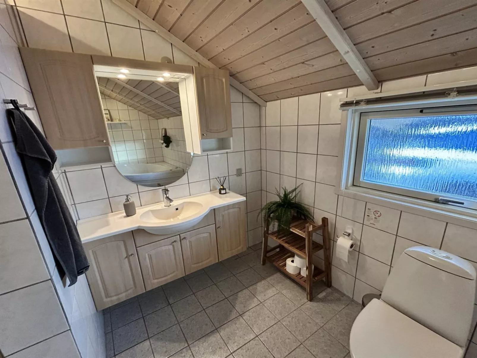 "Kalli" - 350m to the fjord-Drinnen